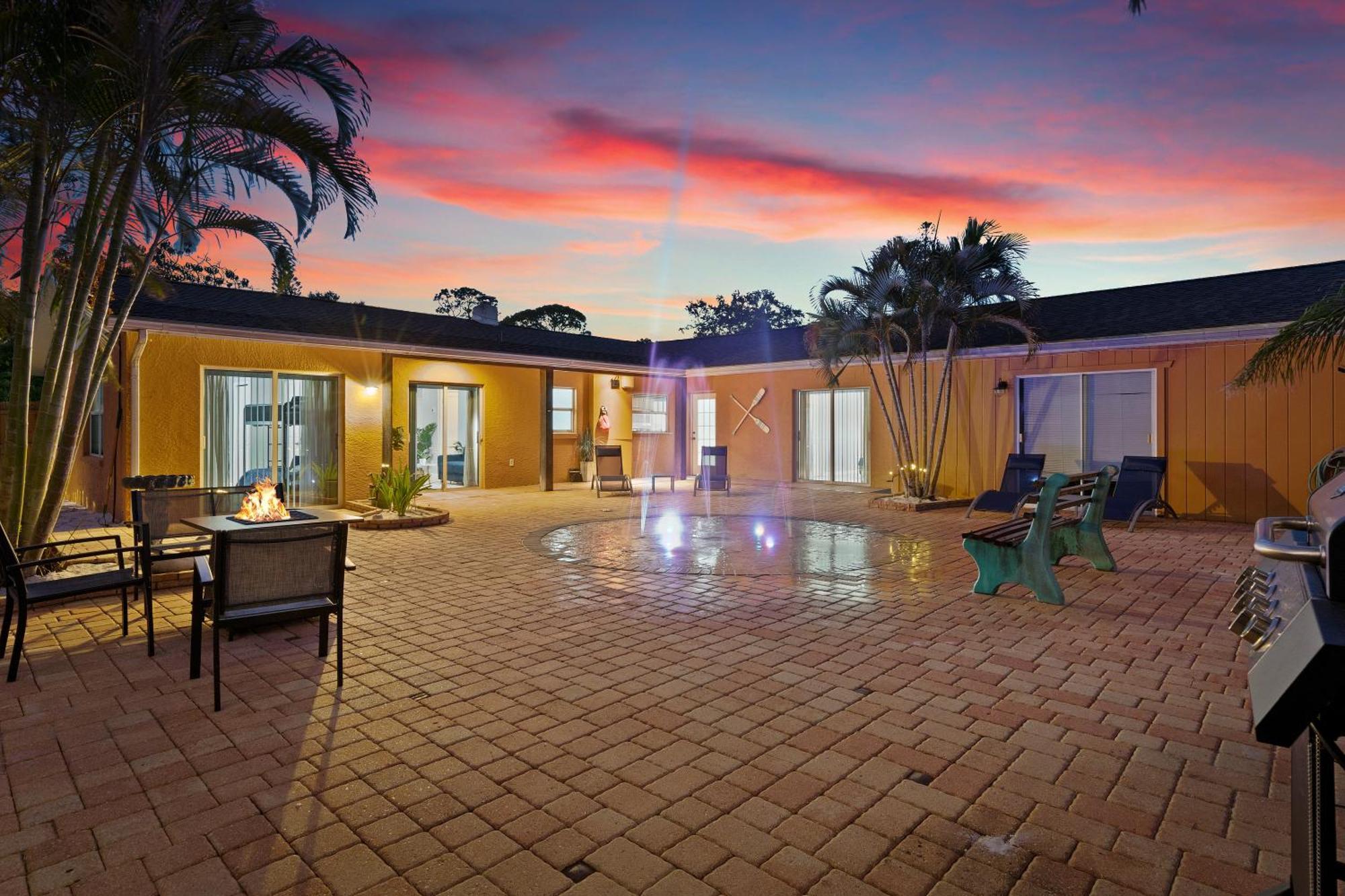 Coastal Villa W Amazing Courtyard - Splash Pad! ซาราโซตา ภายนอก รูปภาพ