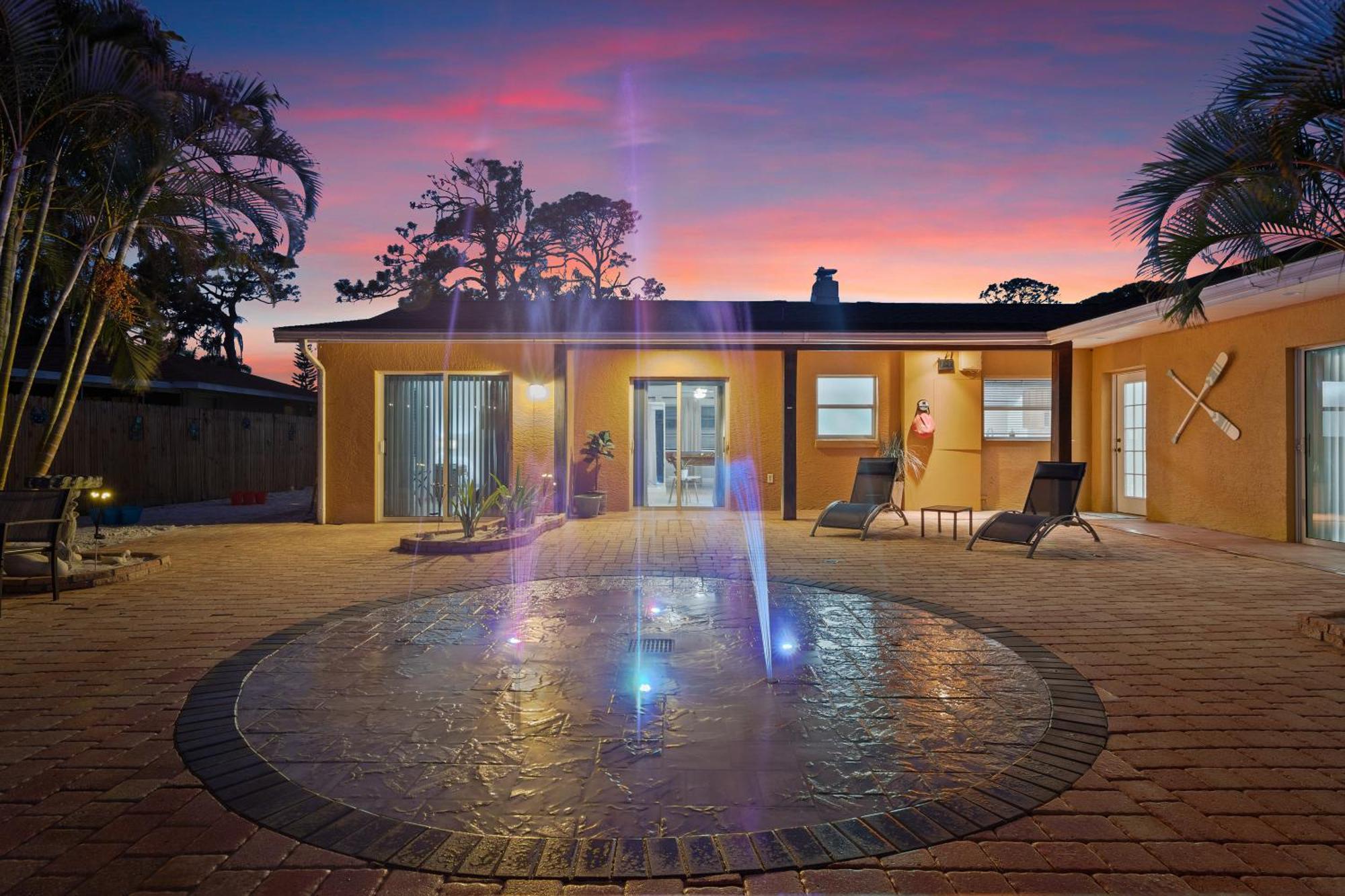 Coastal Villa W Amazing Courtyard - Splash Pad! ซาราโซตา ภายนอก รูปภาพ