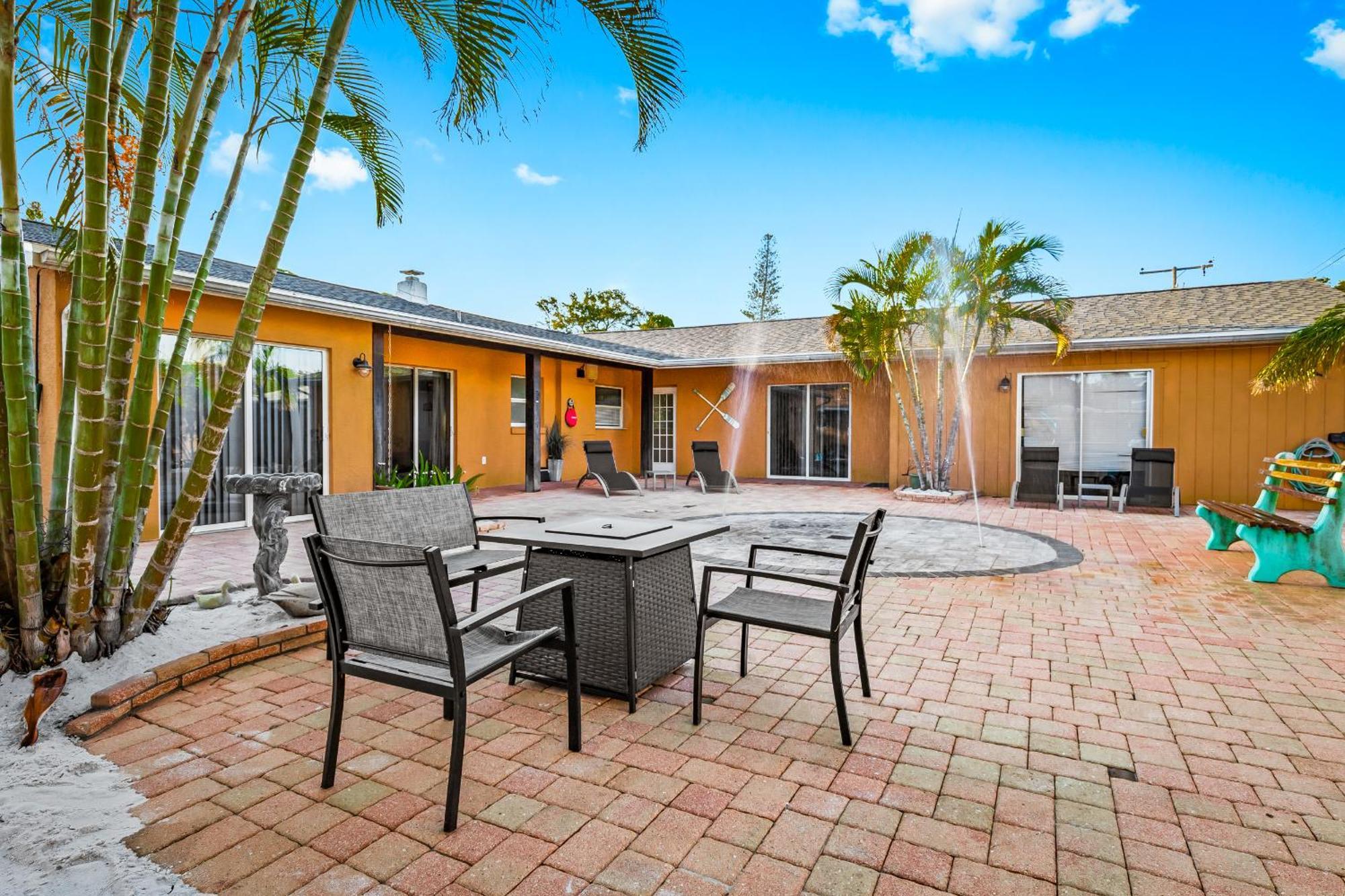 Coastal Villa W Amazing Courtyard - Splash Pad! ซาราโซตา ภายนอก รูปภาพ