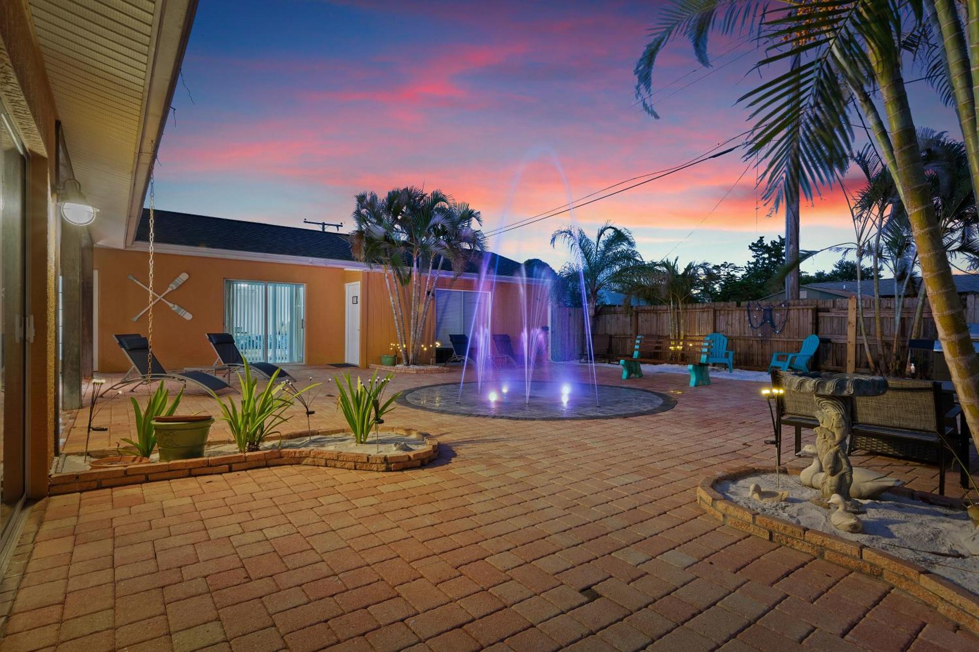 Coastal Villa W Amazing Courtyard - Splash Pad! ซาราโซตา ภายนอก รูปภาพ